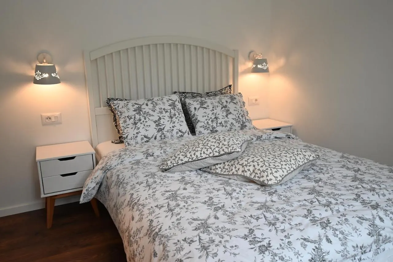 Villa Mavrici, Neighbors Free بوزت